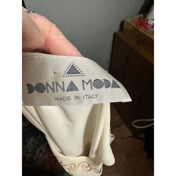 Donna Moda Embroidered Tank top - Picture 5 of 6